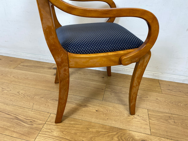 Sehr eleganter Spätbiedermeier Salonstuhl aus Buche mit hochwertigem neuem Bezug in Blau I Armlehnstuhl Stuhl Holzstuhl Sessel Lesesessel Chair Biedermeier Antik Vintage I