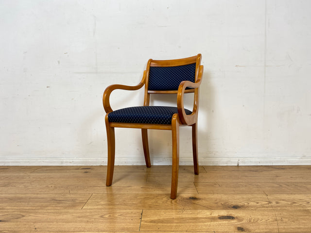 Sehr eleganter Spätbiedermeier Salonstuhl aus Buche mit hochwertigem neuem Bezug in Blau I Armlehnstuhl Stuhl Holzstuhl Sessel Lesesessel Chair Biedermeier Antik Vintage I