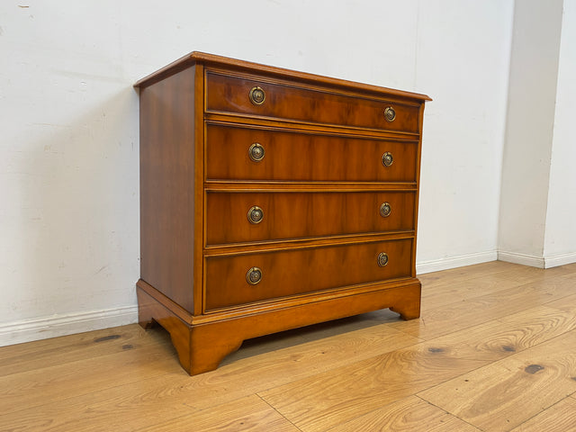Hochwertige Stilmöbel Kommode , ein Original von Heldense im Stile des Biedermeier mit Schubladen