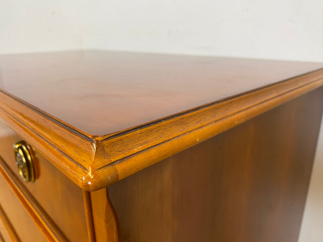 Hochwertige Stilmöbel Kommode , ein Original von Heldense im Stile des Biedermeier mit Schubladen