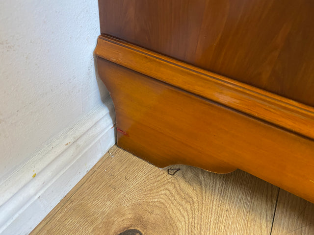 Hochwertige Stilmöbel Kommode , ein Original von Heldense im Stile des Biedermeier mit Schubladen