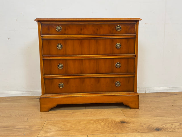 Hochwertige Stilmöbel Kommode , ein Original von Heldense im Stile des Biedermeier mit Schubladen