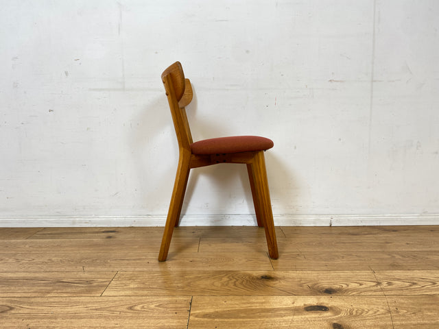 Formschöner und sehr gemütlicher Stuhl aus Eiche mit stimmigen Originalbezug in Rostorange / Terrakotta I Esszimmerstuhl Küchenstuhl Holzstuhl Modern Vintage I Berlin Magdeburg Stuttgart
