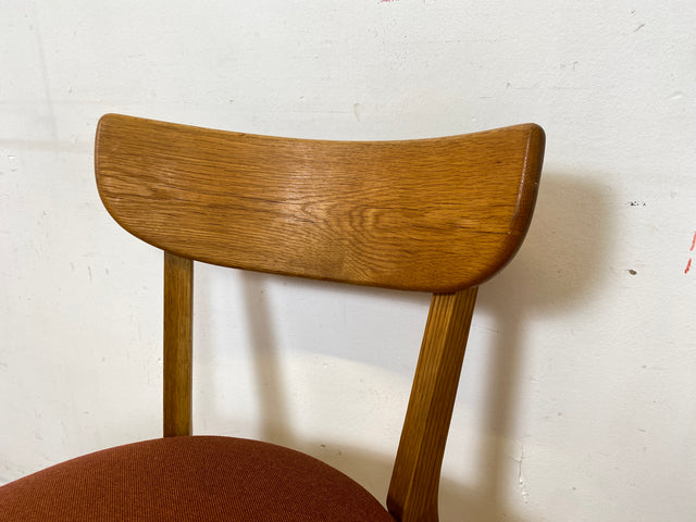 Formschöner und sehr gemütlicher Stuhl aus Eiche mit stimmigen Originalbezug in Rostorange / Terrakotta I Esszimmerstuhl Küchenstuhl Holzstuhl Modern Vintage I Berlin Magdeburg Stuttgart