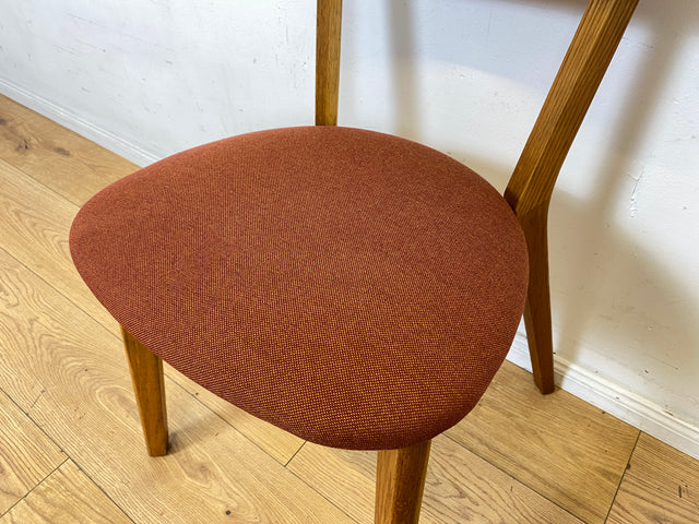 Formschöner und sehr gemütlicher Stuhl aus Eiche mit stimmigen Originalbezug in Rostorange / Terrakotta I Esszimmerstuhl Küchenstuhl Holzstuhl Modern Vintage I Berlin Magdeburg Stuttgart