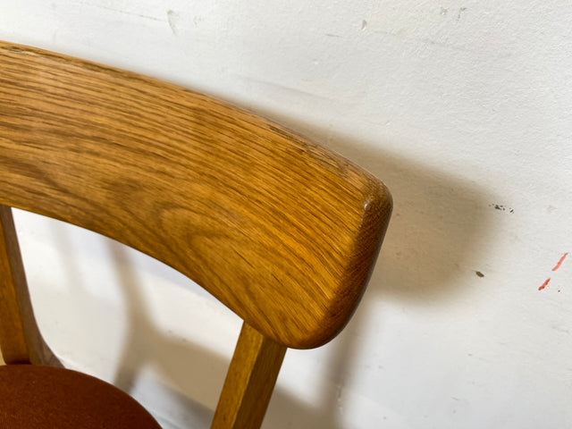 Formschöner und sehr gemütlicher Stuhl aus Eiche mit stimmigen Originalbezug in Rostorange / Terrakotta I Esszimmerstuhl Küchenstuhl Holzstuhl Modern Vintage I Berlin Magdeburg Stuttgart