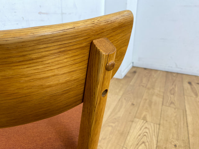 Formschöner und sehr gemütlicher Stuhl aus Eiche mit stimmigen Originalbezug in Rostorange / Terrakotta I Esszimmerstuhl Küchenstuhl Holzstuhl Modern Vintage I Berlin Magdeburg Stuttgart