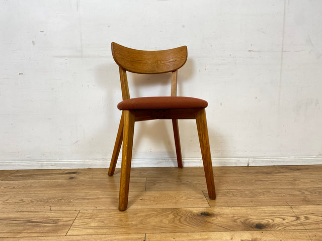 Formschöner und sehr gemütlicher Stuhl aus Eiche mit stimmigen Originalbezug in Rostorange / Terrakotta I Esszimmerstuhl Küchenstuhl Holzstuhl Modern Vintage I Berlin Magdeburg Stuttgart