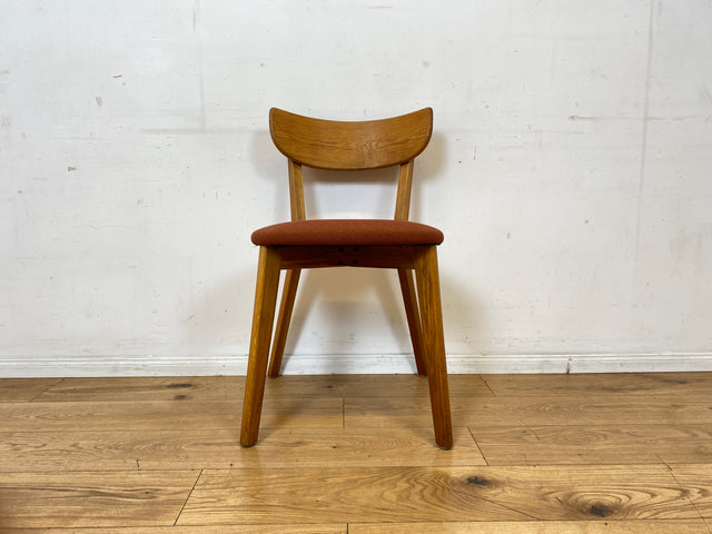 Formschöner und sehr gemütlicher Stuhl aus Eiche mit stimmigen Originalbezug in Rostorange / Terrakotta I Esszimmerstuhl Küchenstuhl Holzstuhl Modern Vintage I Berlin Magdeburg Stuttgart