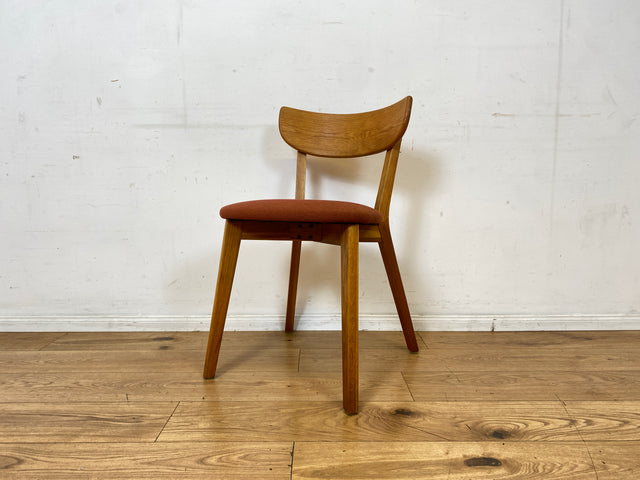 Formschöner und sehr gemütlicher Stuhl aus Eiche mit stimmigen Originalbezug in Rostorange / Terrakotta I Esszimmerstuhl Küchenstuhl Holzstuhl Modern Vintage I Berlin Magdeburg Stuttgart