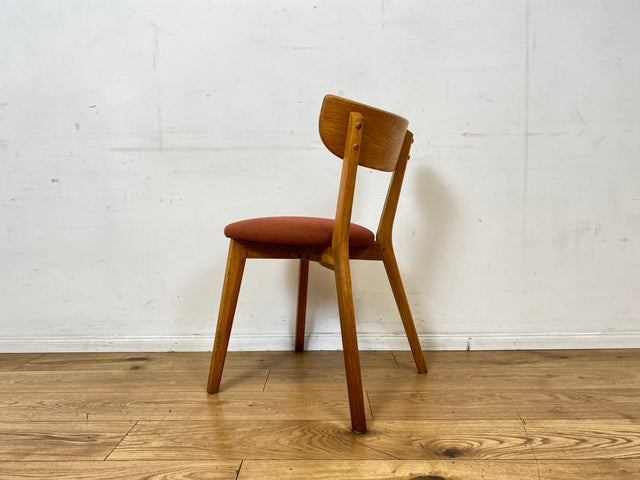 Formschöner und sehr gemütlicher Stuhl aus Eiche mit stimmigen Originalbezug in Rostorange / Terrakotta I Esszimmerstuhl Küchenstuhl Holzstuhl Modern Vintage I Berlin Magdeburg Stuttgart