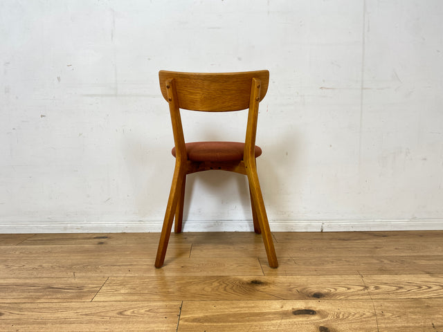 Formschöner und sehr gemütlicher Stuhl aus Eiche mit stimmigen Originalbezug in Rostorange / Terrakotta I Esszimmerstuhl Küchenstuhl Holzstuhl Modern Vintage I Berlin Magdeburg Stuttgart