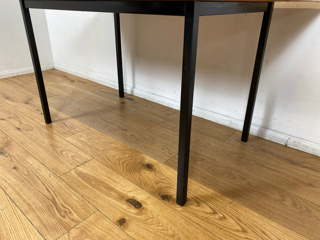 WMK I Einzigartiger Upcycling Esstisch aus einer skandinavischen Mid-Century Tischplatte in Teakholz auf neuerem Metallgestell I