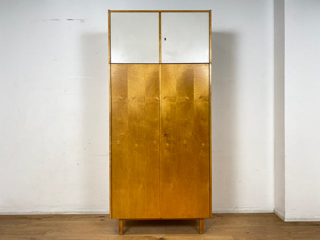 Ein VEB Hellerau Original I Stilvoller jedoch etwas abgenutzter Mid-Century Kleiderschrank 794/1 aus 1967 mit Aufsatz I Schrank Schlafzimmerschrank Vintage Retro 60er I
