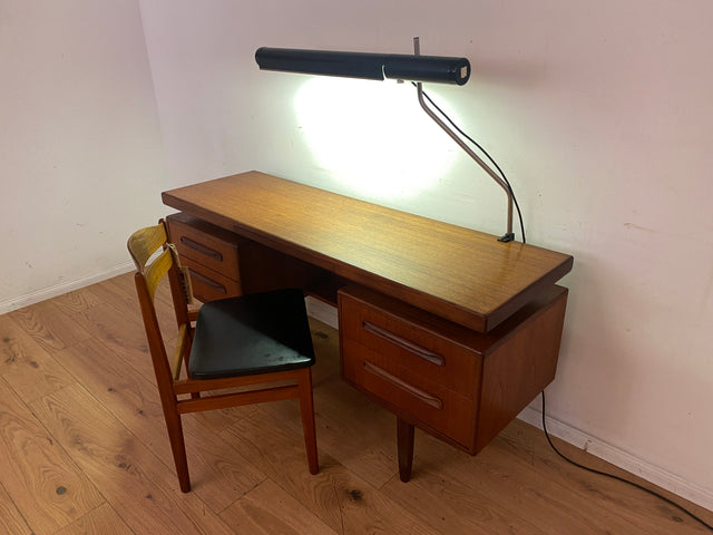 Sehr rare verstellbare Mid-Century Schwanenhals Tischleuchte von VEB NARVA I Lampe Leuchte Architektenlampe Schreibtischlampe Arbeitsleuchte Vintage Retro Werkstatt Ostalgie Industrie Design I