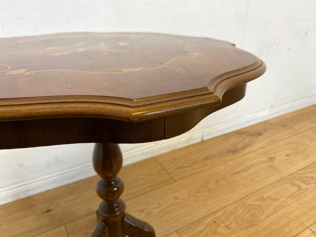 Hübscher Vintage Beistelltisch mit gedrechseltem Fuß und floralen Intarsien
