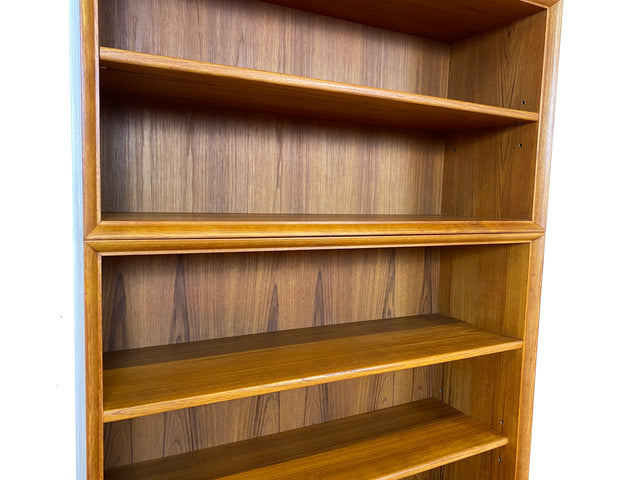 Hochwertiger Vintage Bücherschrank von Strobeck in skandinavischem Stil I Teakholz I Regal Bücherregal Holzregal Kommode Danish Design Mid-Century Vintage Teak 70er I
