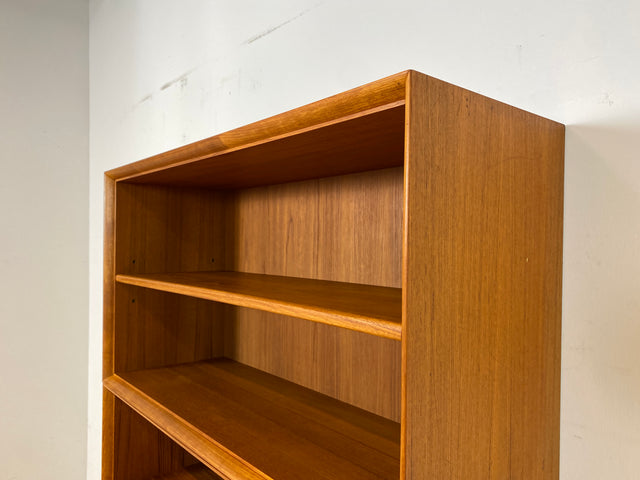 Hochwertiger Vintage Bücherschrank von Strobeck in skandinavischem Stil I Teakholz I Regal Bücherregal Holzregal Kommode Danish Design Mid-Century Vintage Teak 70er I