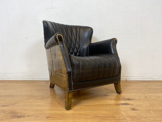 Hochwertiger Vintage Clubsessel im Aviator Stil mit gestepptem Echtleder Bezug und Messing Beschlag I Sessel Ohrensessel Ledersessel Armchair Leder Chesterfiel Designer I