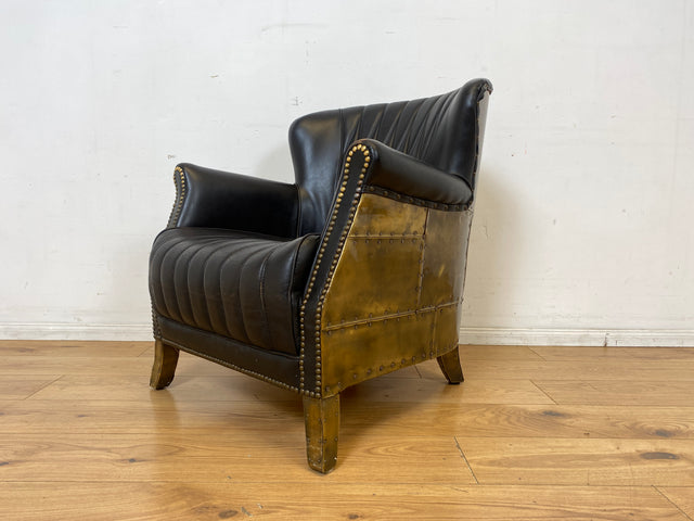 Hochwertiger Vintage Clubsessel im Aviator Stil mit gestepptem Echtleder Bezug und Messing Beschlag I Sessel Ohrensessel Ledersessel Armchair Leder Chesterfiel Designer I