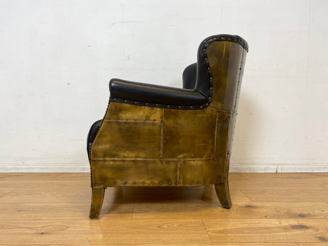 Hochwertiger Vintage Clubsessel im Aviator Stil mit gestepptem Echtleder Bezug und Messing Beschlag I Sessel Ohrensessel Ledersessel Armchair Leder Chesterfiel Designer I