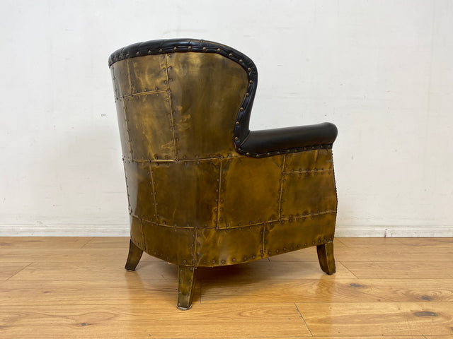 Hochwertiger Vintage Clubsessel im Aviator Stil mit gestepptem Echtleder Bezug und Messing Beschlag I Sessel Ohrensessel Ledersessel Armchair Leder Chesterfiel Designer I