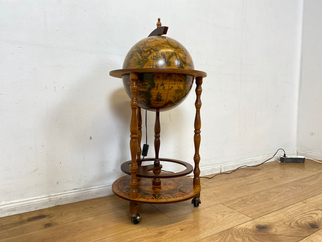 Kultige Vintage Globus Bar auf Rollen mit aufklappbarem Fach, Ablage und Beleuchtung I Globusbar Bar Barwagen Servierwagen Barschrank Mini-Bar Hausbar Retro I