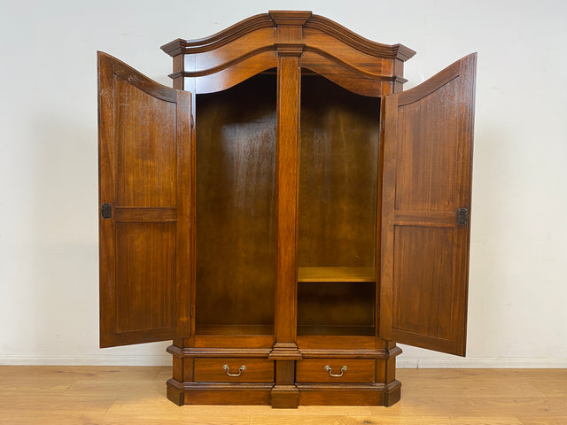 Hochwertiger Vintage Kleiderschrank in antikem Stil mit Schubladen
