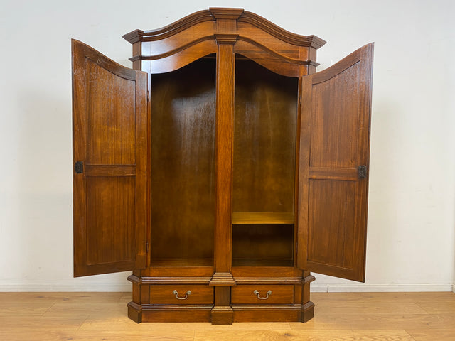 Hochwertiger Vintage Kleiderschrank in antikem Stil mit Schubladen