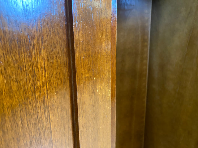 Hochwertiger Vintage Kleiderschrank in antikem Stil mit Schubladen