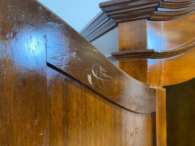 Hochwertiger Vintage Kleiderschrank in antikem Stil mit Schubladen