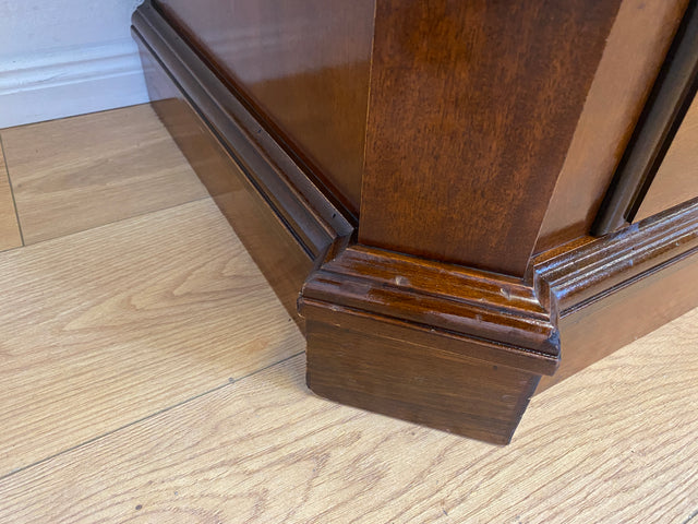 Hochwertiger Vintage Kleiderschrank in antikem Stil mit Schubladen