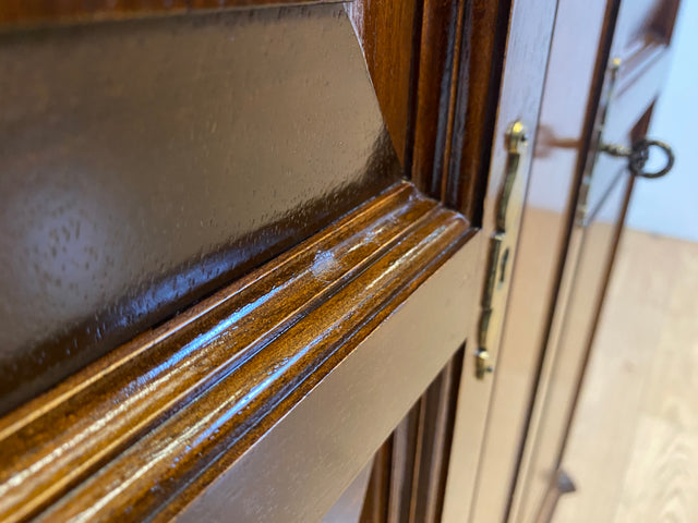 Hochwertiger Vintage Kleiderschrank in antikem Stil mit Schubladen