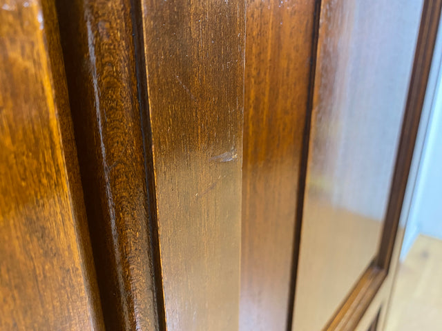 Hochwertiger Vintage Kleiderschrank in antikem Stil mit Schubladen