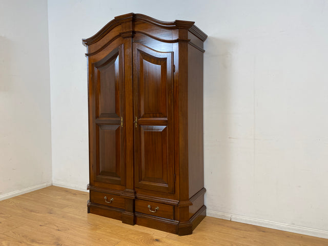 Hochwertiger Vintage Kleiderschrank in antikem Stil mit Schubladen