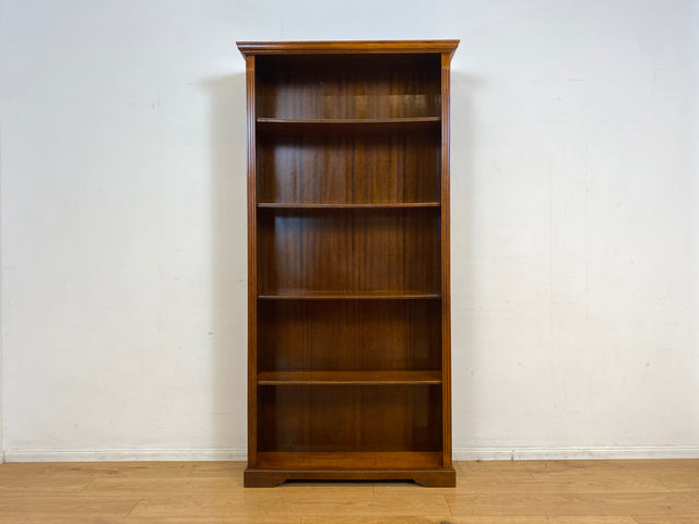 Elegantes und sehr gut erhaltenes Vintage Regal in englischem Stil mit verstellbaren Regalböden I Bücherregal Bücherschrank Holzregal Bookshelf Stilmöbel Regency I