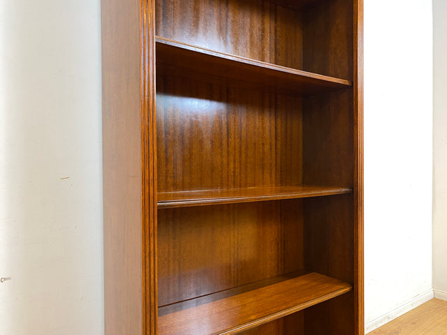 Elegantes und sehr gut erhaltenes Vintage Regal in englischem Stil mit verstellbaren Regalböden I Bücherregal Bücherschrank Holzregal Bookshelf Stilmöbel Regency I
