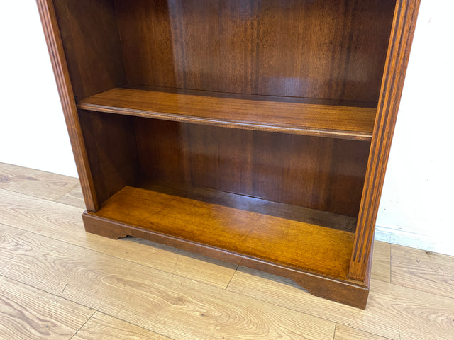 Elegantes und sehr gut erhaltenes Vintage Regal in englischem Stil mit verstellbaren Regalböden I Bücherregal Bücherschrank Holzregal Bookshelf Stilmöbel Regency I