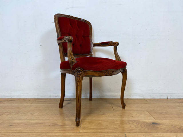 Eleganter und sehr gut erhaltener Vintage Salonsessel mit handverziertem Holzrahmen und grandiosem Bordeaux rotem Bezug I Sessel Armlehnstuhl Stuhl Stilmöbel Barock I