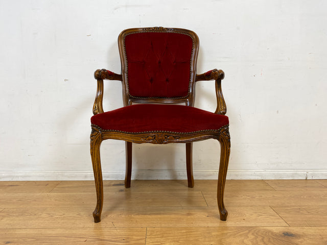 Eleganter und sehr gut erhaltener Vintage Salonsessel mit handverziertem Holzrahmen und grandiosem Bordeaux rotem Bezug I Sessel Armlehnstuhl Stuhl Stilmöbel Barock I