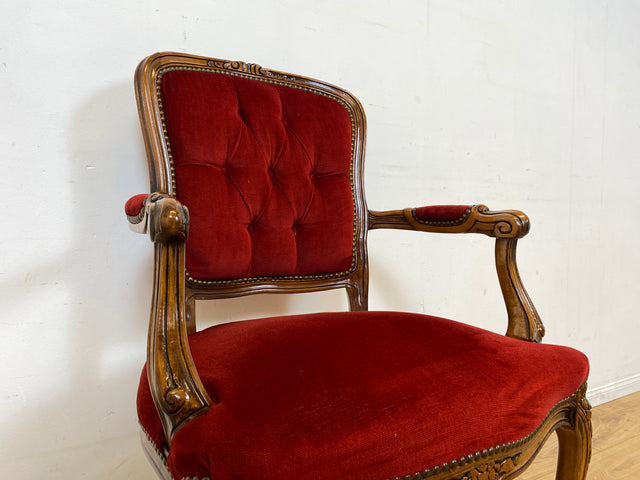 Eleganter und sehr gut erhaltener Vintage Salonsessel mit handverziertem Holzrahmen und grandiosem Bordeaux rotem Bezug I Sessel Armlehnstuhl Stuhl Stilmöbel Barock I