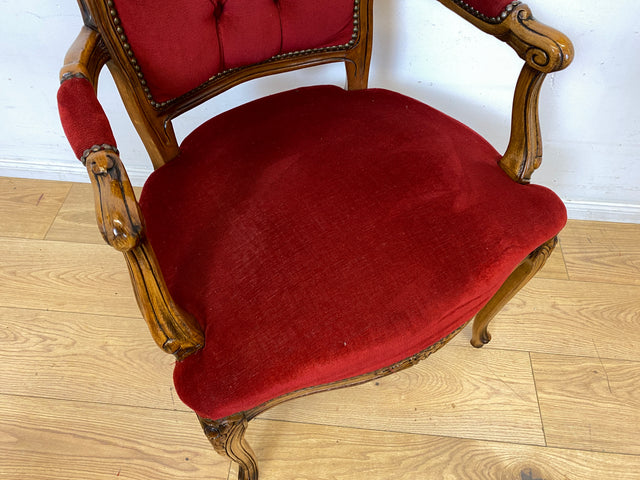 Eleganter und sehr gut erhaltener Vintage Salonsessel mit handverziertem Holzrahmen und grandiosem Bordeaux rotem Bezug I Sessel Armlehnstuhl Stuhl Stilmöbel Barock I