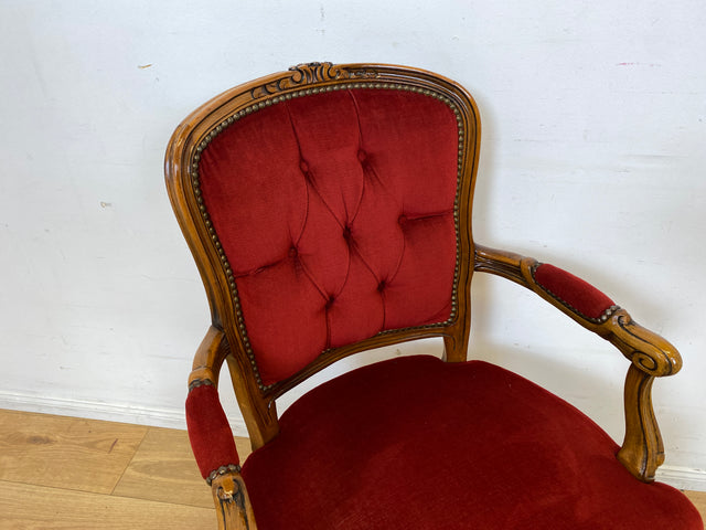 Eleganter und sehr gut erhaltener Vintage Salonsessel mit handverziertem Holzrahmen und grandiosem Bordeaux rotem Bezug I Sessel Armlehnstuhl Stuhl Stilmöbel Barock I