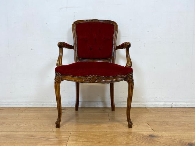 Eleganter und sehr gut erhaltener Vintage Salonsessel mit handverziertem Holzrahmen und grandiosem Bordeaux rotem Bezug I Sessel Armlehnstuhl Stuhl Stilmöbel Barock I