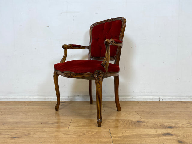 Eleganter und sehr gut erhaltener Vintage Salonsessel mit handverziertem Holzrahmen und grandiosem Bordeaux rotem Bezug I Sessel Armlehnstuhl Stuhl Stilmöbel Barock I