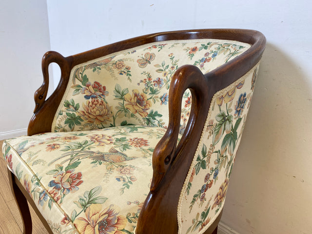 Vornehmer handverzierter Vintage Salonsessel mit Schwänen und tollem floralem, jedoch etwas fleckigem, Bezug I Sessel Stuhl Armlehnstuhl Lesesessel Sitzgarnitur Stilmöbel I