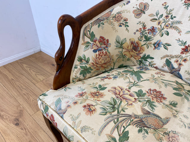 Vornehmer handverzierter Vintage Salonsessel mit Schwänen und tollem floralem, jedoch etwas fleckigem, Bezug I Sessel Stuhl Armlehnstuhl Lesesessel Sitzgarnitur Stilmöbel I