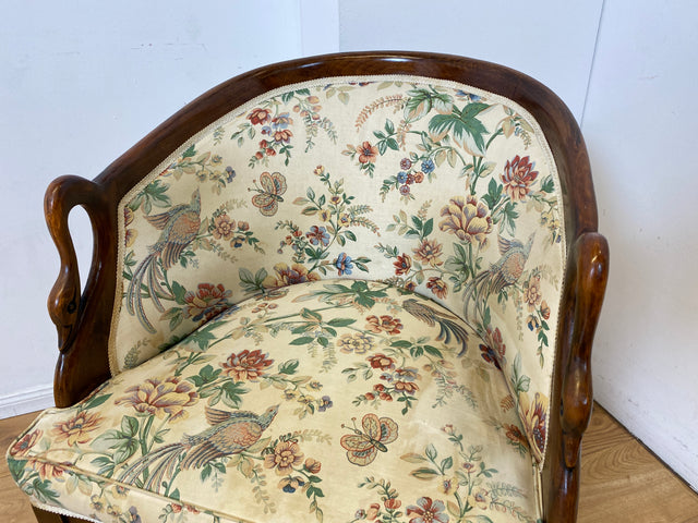 Vornehmer handverzierter Vintage Salonsessel mit Schwänen und tollem floralem, jedoch etwas fleckigem, Bezug I Sessel Stuhl Armlehnstuhl Lesesessel Sitzgarnitur Stilmöbel I