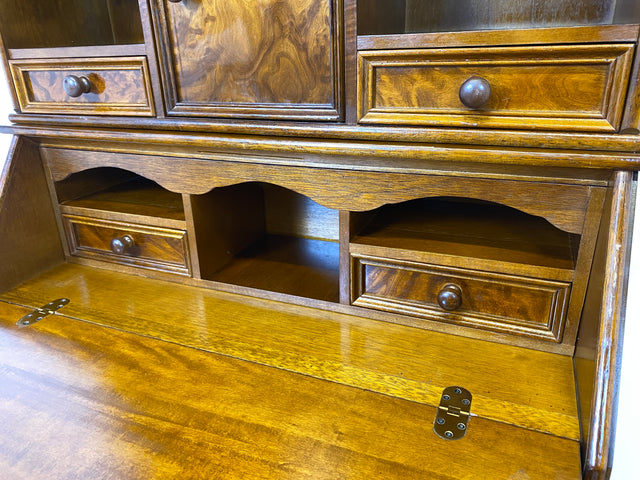 Formschöner und gut erhaltener Vintage Schreibschrank mit stabiler Schreibklappe und vielen Schubladen I Sekretär Schreibtisch Schreibkommode Bücherschrank Kommode Highboard I