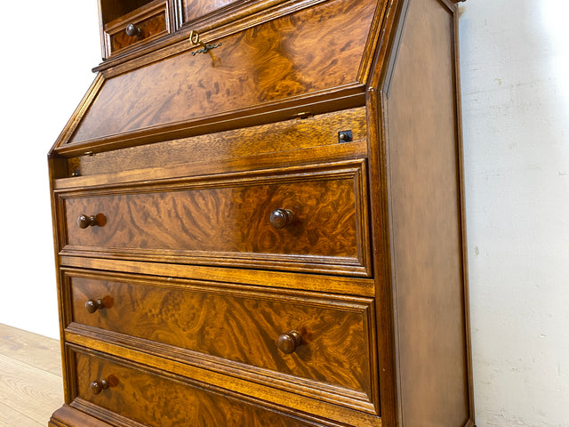 Formschöner und gut erhaltener Vintage Schreibschrank mit stabiler Schreibklappe und vielen Schubladen I Sekretär Schreibtisch Schreibkommode Bücherschrank Kommode Highboard I